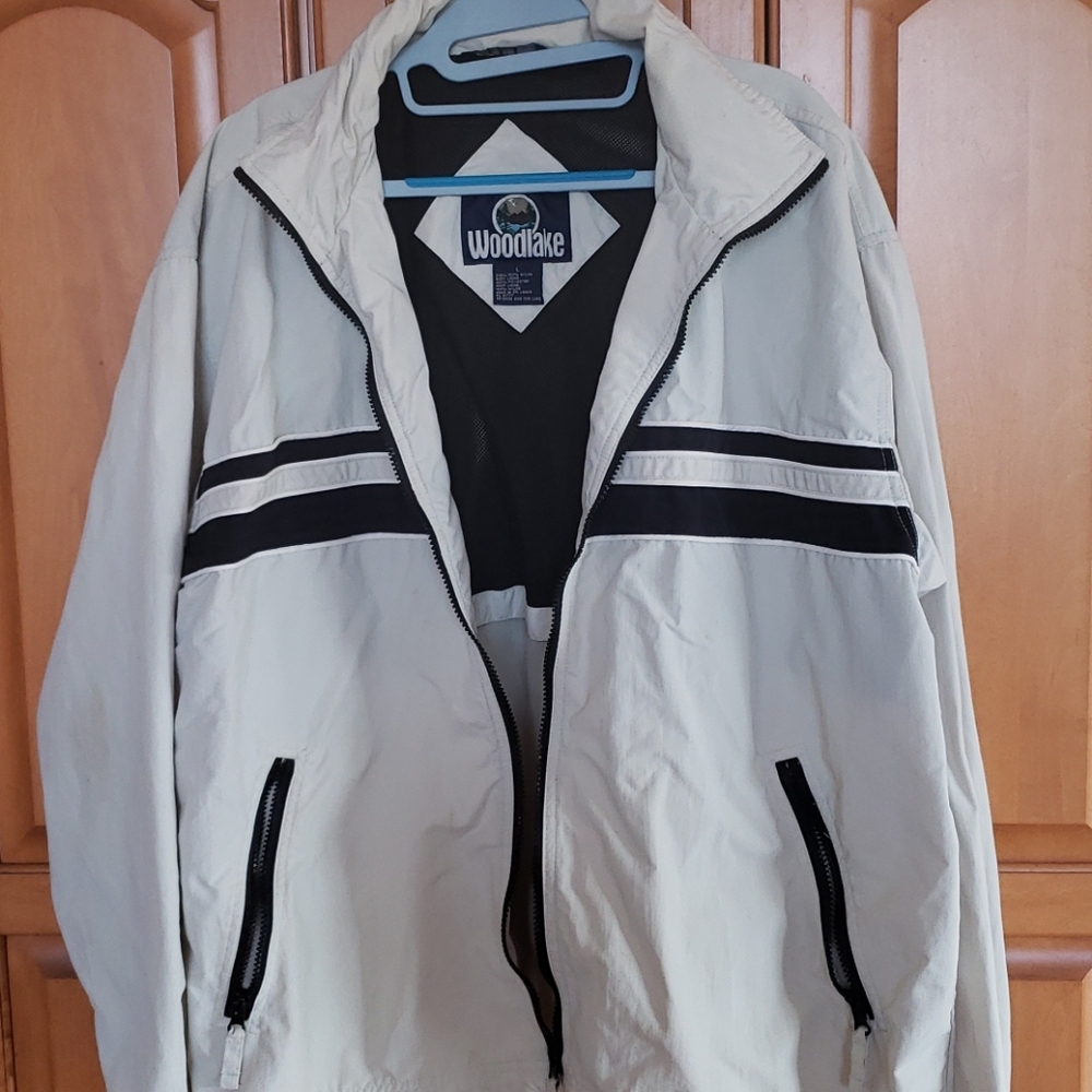 Light weight mens jacket.
